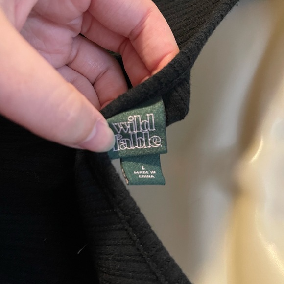 Front tying black crop top - Picture 2 of 2